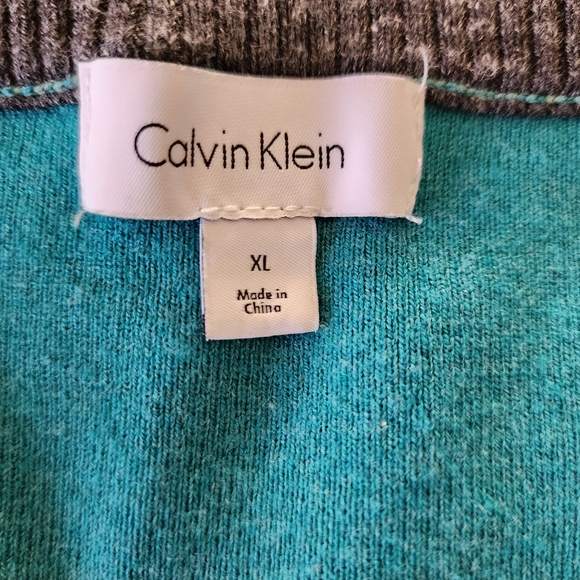 Calvin Klein V-NECK Sweater - Picture 6 of 6